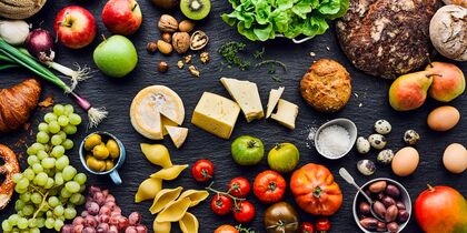 verschiedenen Produkte. Gemüse, Obst und Backwaren