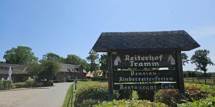 Schild Reiterhof Tramm
